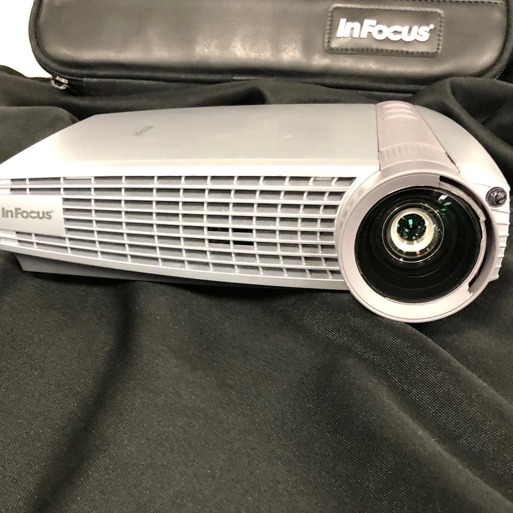 InFocus Model LP130 Projector - Picture 8 of 11